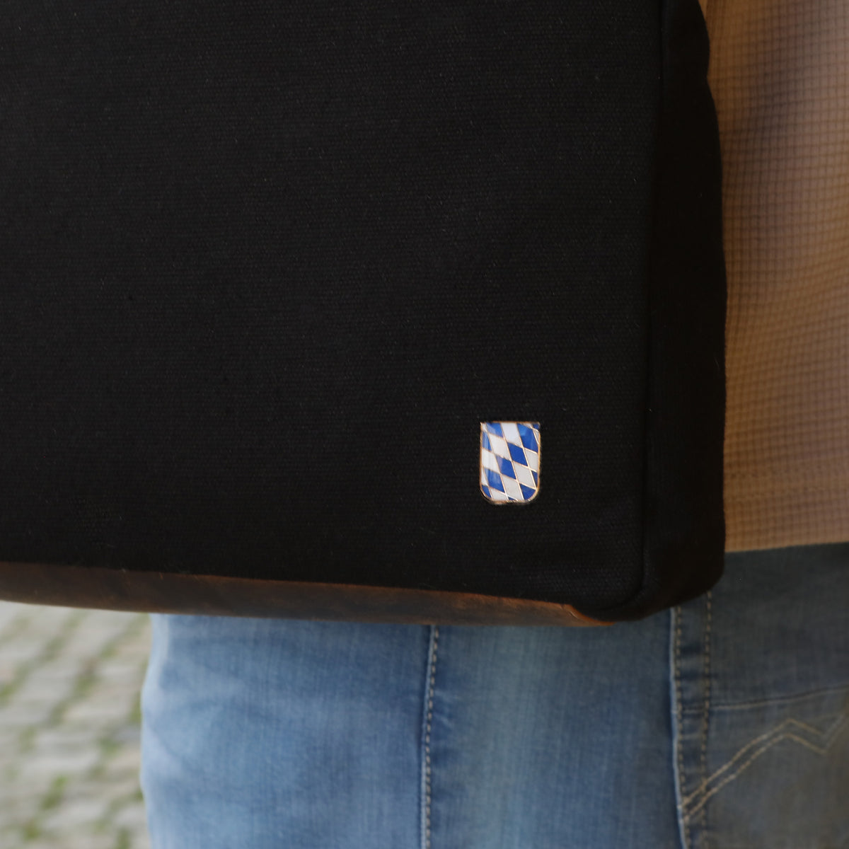 Umhängetasche Bayernwappen aus recyceltem PET mit Echtleder, Ansicht 12