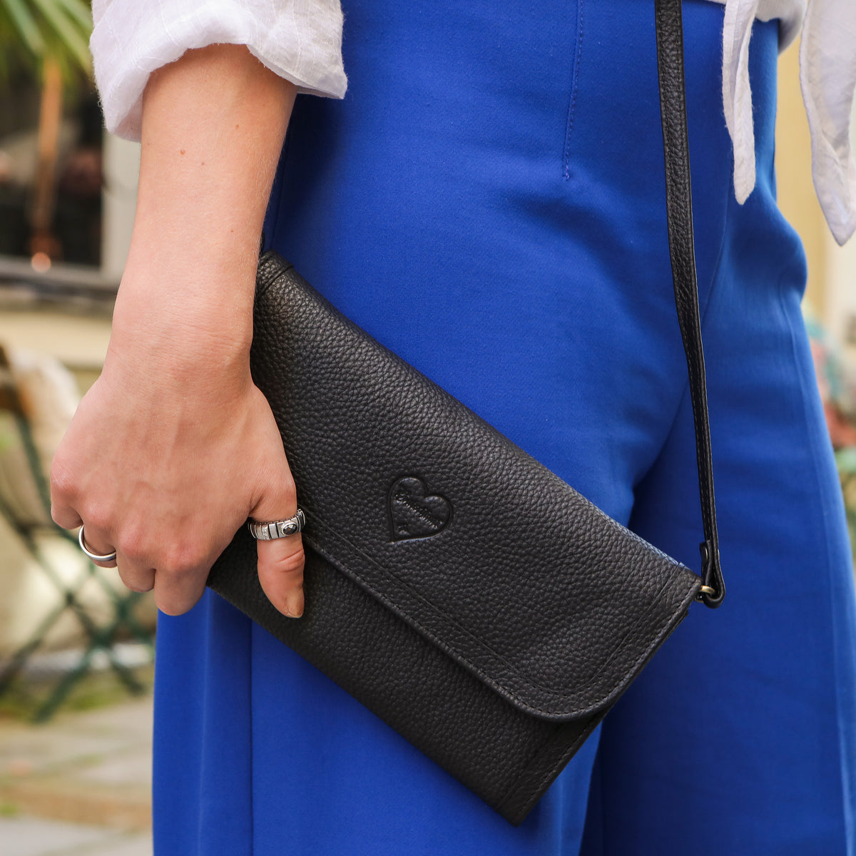 Smarte Handytasche Sandra aus Büffelleder