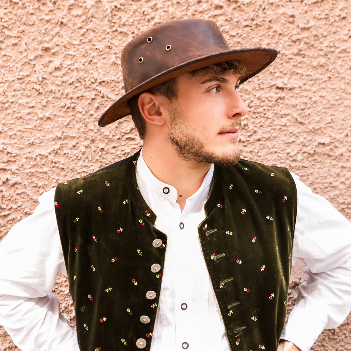 Cappello Lumpi Hodalump in pelle di bufalo