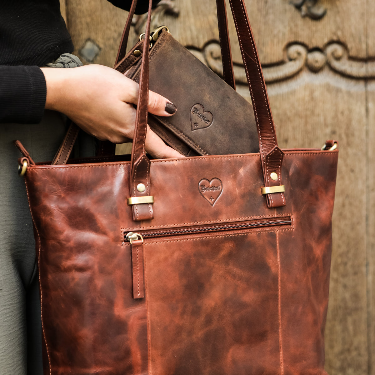 Large Purse Theresa made of buffalo leather, view 11
