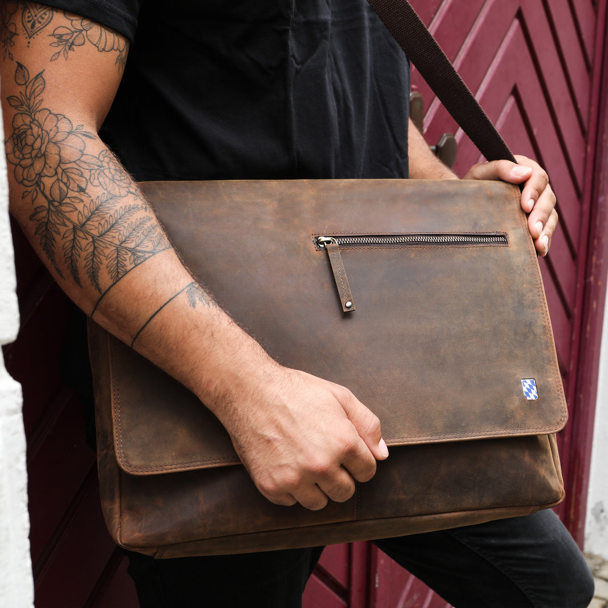 Borsa per laptop con stemma bavarese in pelle di bufalo, vista 2