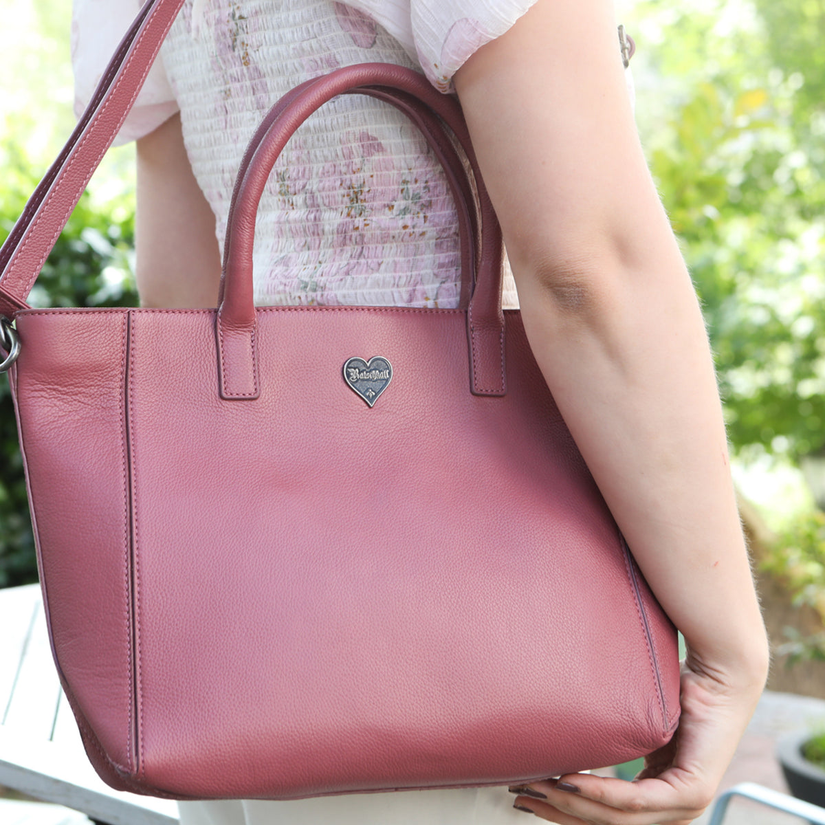 Shopper Mum-Daughter