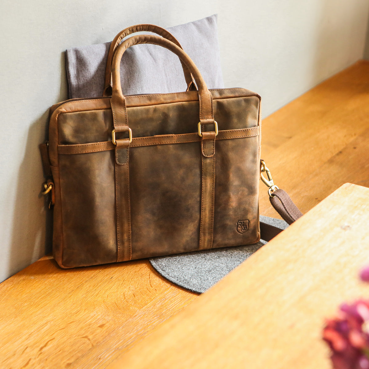 Business Bag Gecko made of buffalo leather in brown, view 3